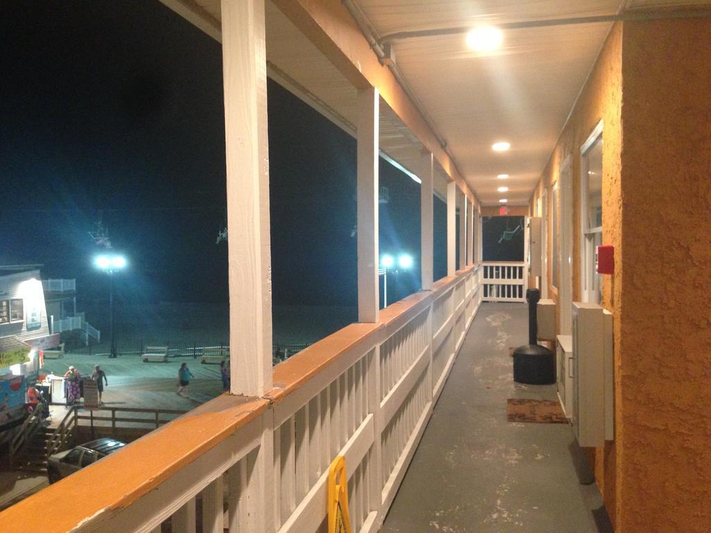 Boardwalk Hotel Charlee & Apartments Beach Hotel Oceanfront Seaside Heights Exterior foto