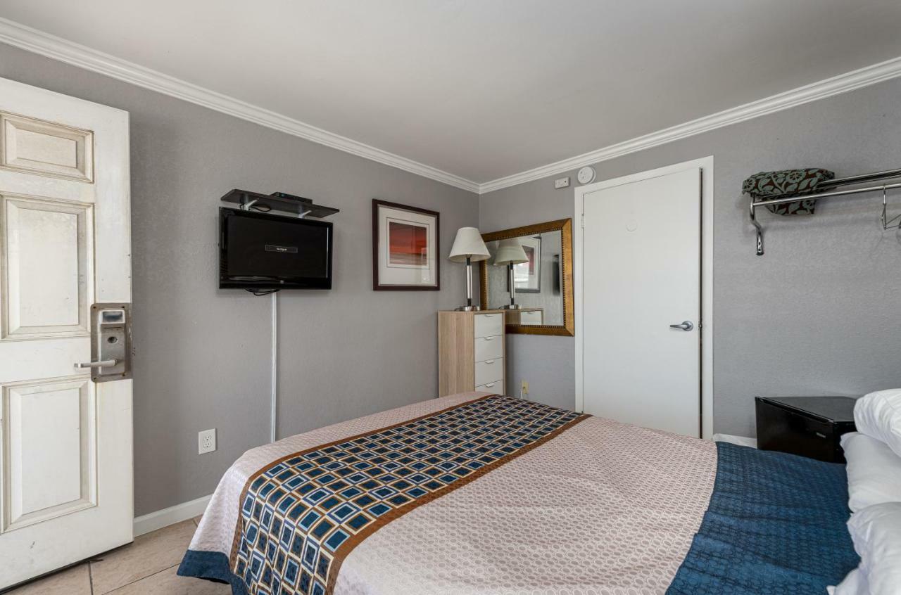 Boardwalk Hotel Charlee & Apartments Beach Hotel Oceanfront Seaside Heights Exterior foto