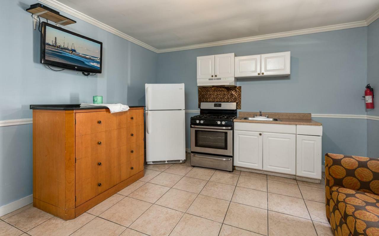 Boardwalk Hotel Charlee & Apartments Beach Hotel Oceanfront Seaside Heights Exterior foto